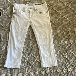 Super cute and like new miss me white jean capri